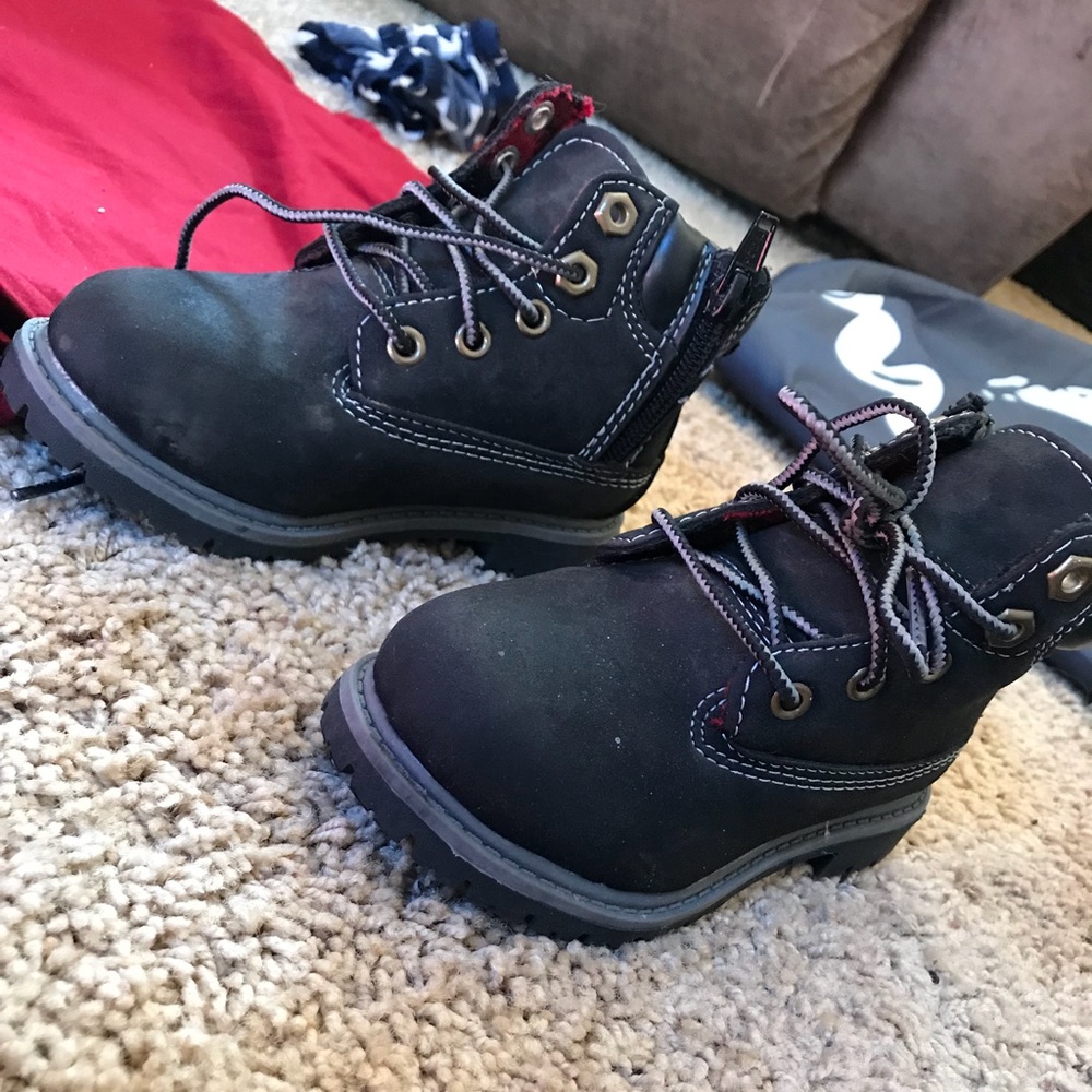 Boys boots size 8.